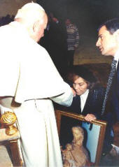 Photo: private audience with Our Holy Father The Pope John Paul II (17044 bytes)